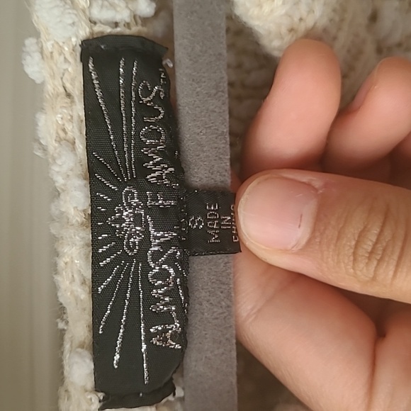 Almost Famous, cozy fall sweater! - Picture 3 of 7